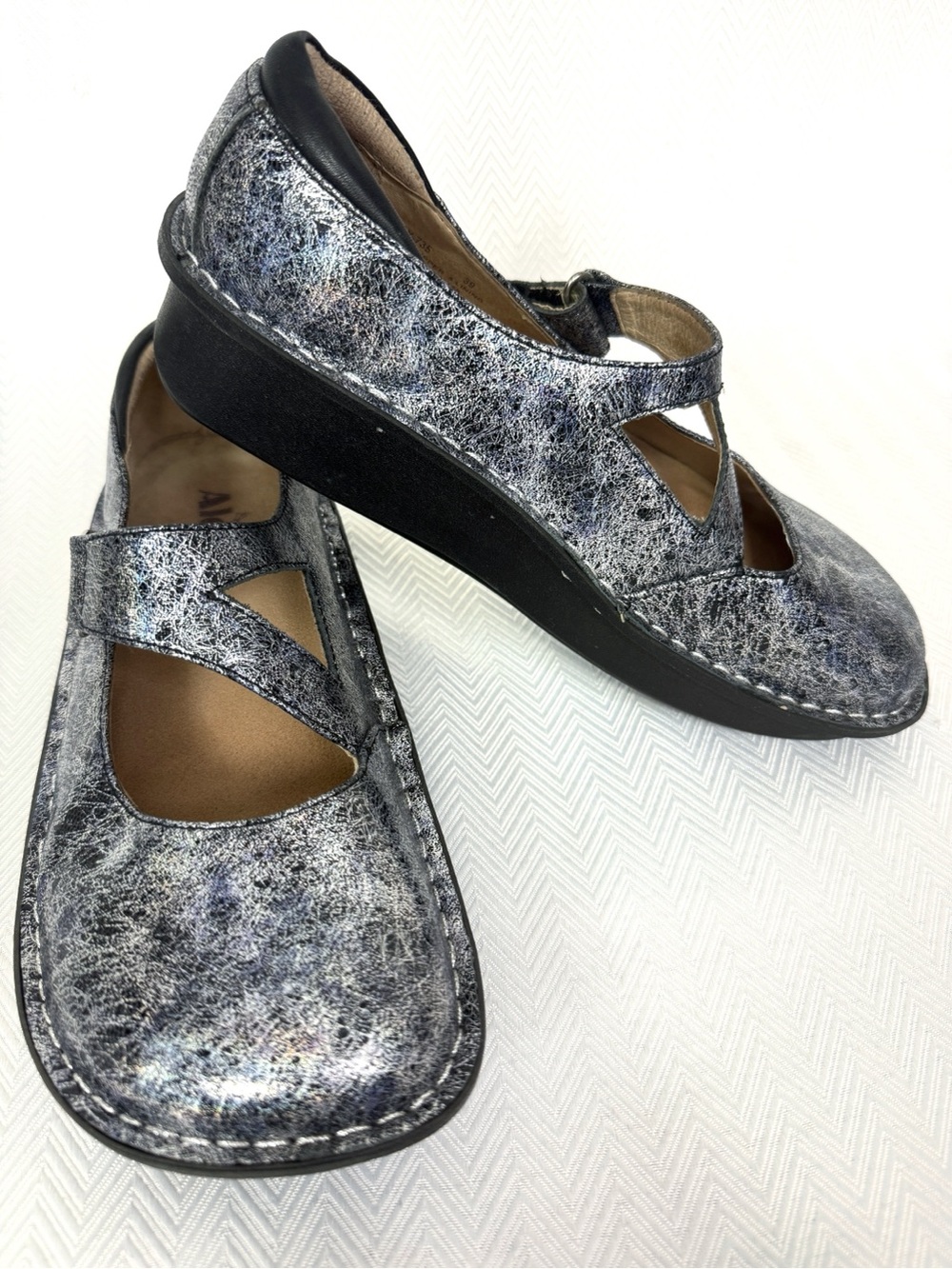 Alegria Dayna Metallic Silver Mary Jane Size 39